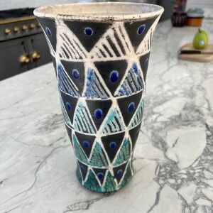 Striking studio pottery‎ vase, signed by artist
